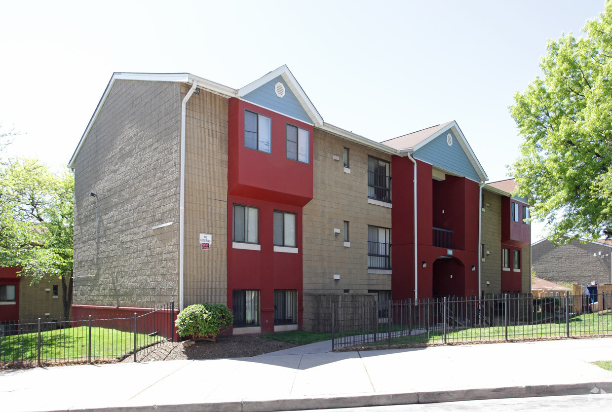 Foto del edificio - Clay Courts Apartments