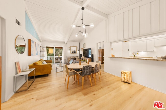 Building Photo - 6425 Green Valley Cir