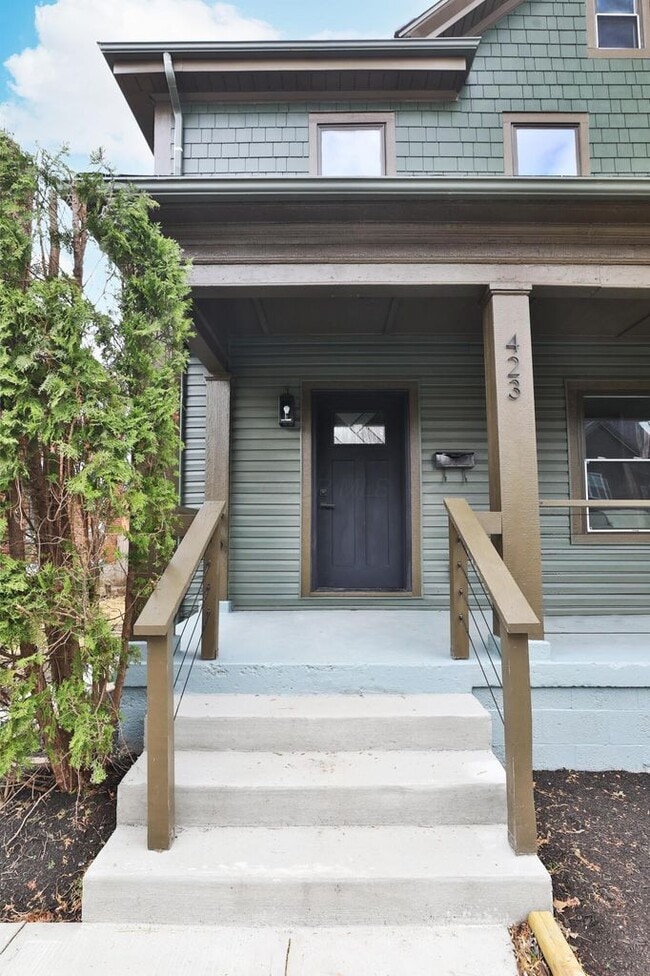 Building Photo - 423 Stoddart Ave