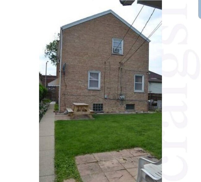 Building Photo - 1304 Circle Ave