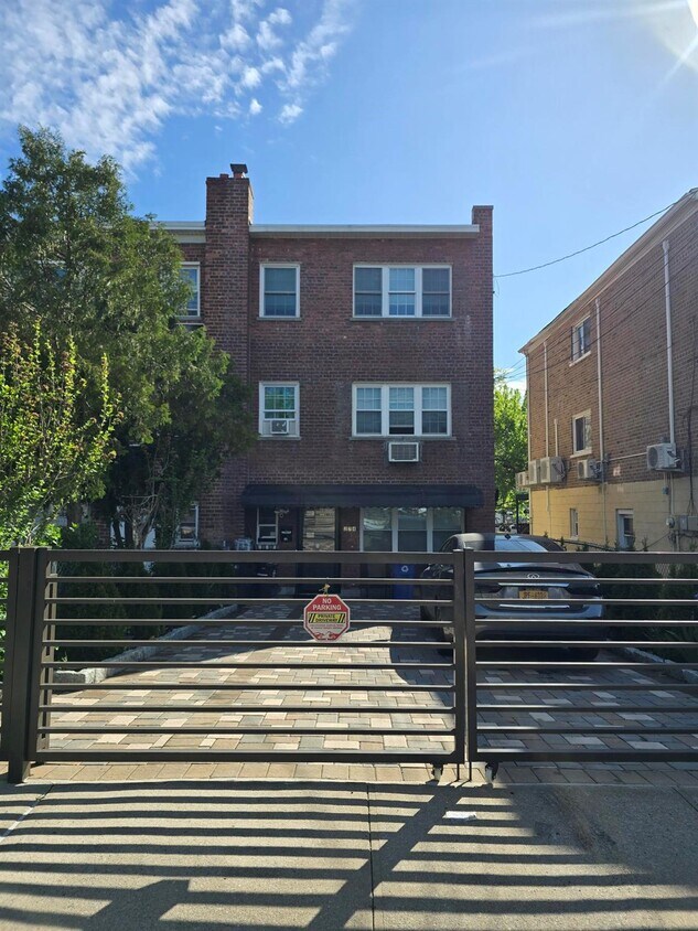 Primary Photo - 274 Graff Ave