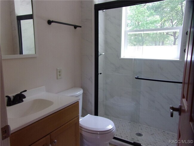 Foto del edificio - 215 N Wheeler Ave