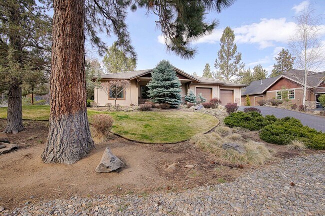 Foto del edificio - Beautiful home on the golf course at Awbre...