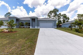 Building Photo - 2422 Mae Ave S