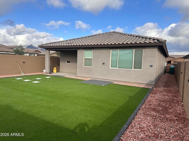 Foto del edificio - 19449 W Pierson St