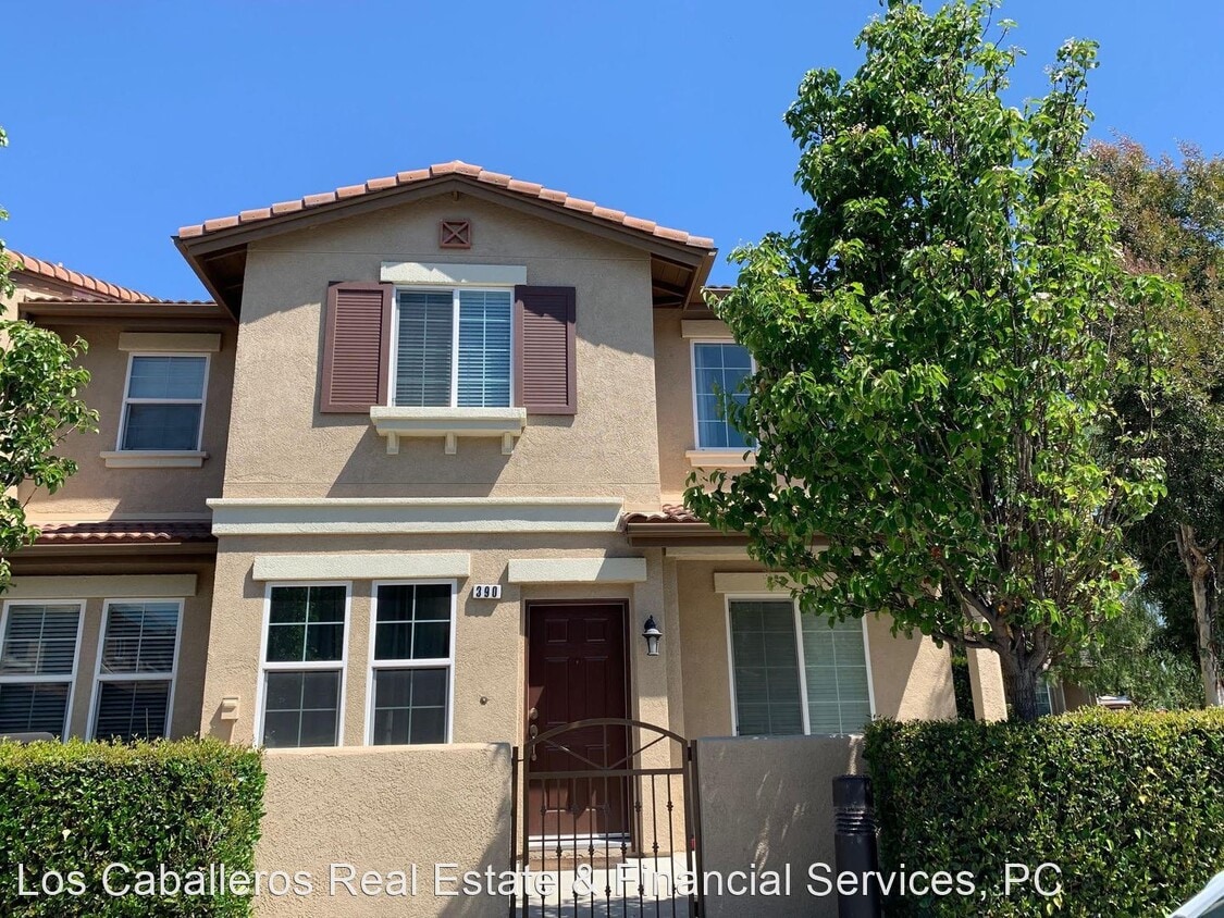 Primary Photo - 2 br, 2.5 bath House - 390 W. Mountain Holly