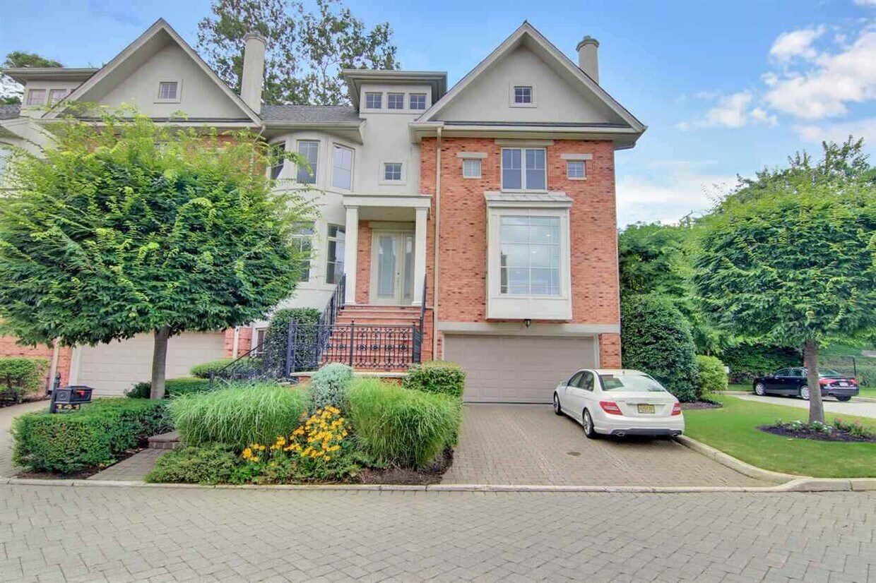 141 Hudson Cove Unit 141, Edgewater, NJ 07020 Condo for Rent in