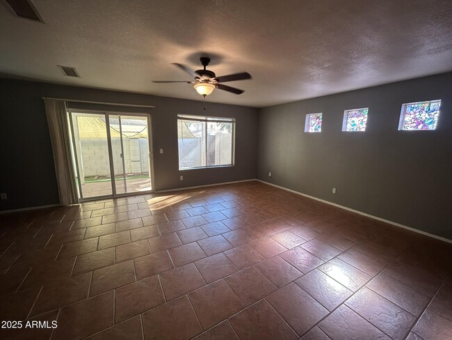 Foto del edificio - 16021 N 30th St