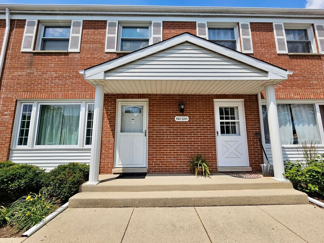 2120 Rugen Rd, Glenview, IL 60026 Townhome Rentals in Glenview IL