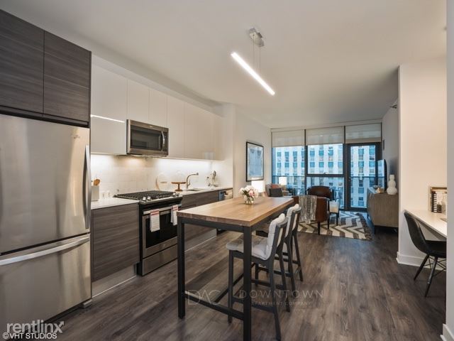 Primary Photo - 1 br, 1 bath Apartment - 150 W Hubbard St