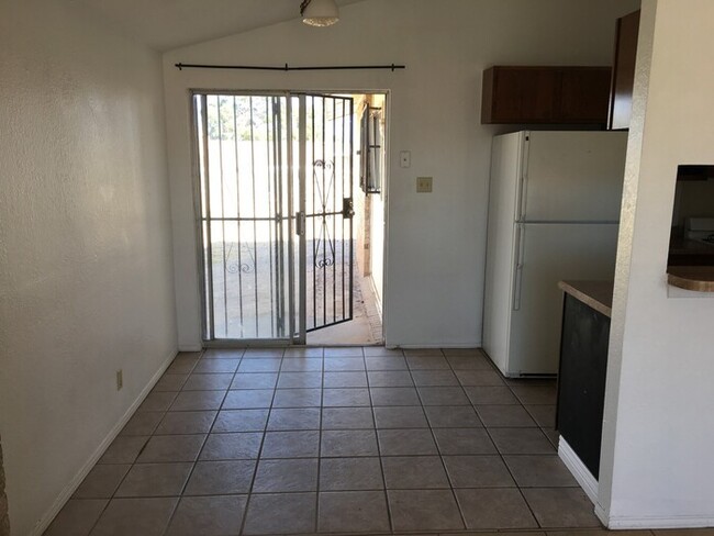 Building Photo - Home For Rent - Cozy Eastside Rental Home,...