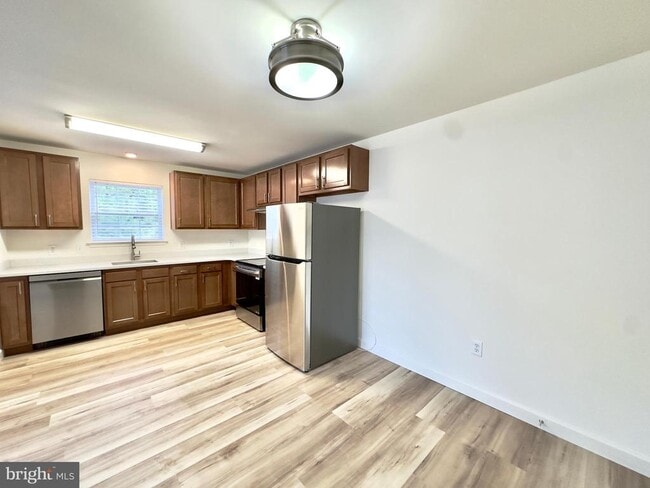 Building Photo - 28 Sequoia Dr