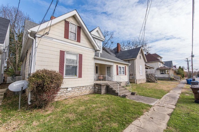 Building Photo - 213 W Hickman St