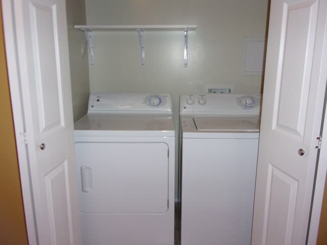 washer and dryer - 127 Jail Aly