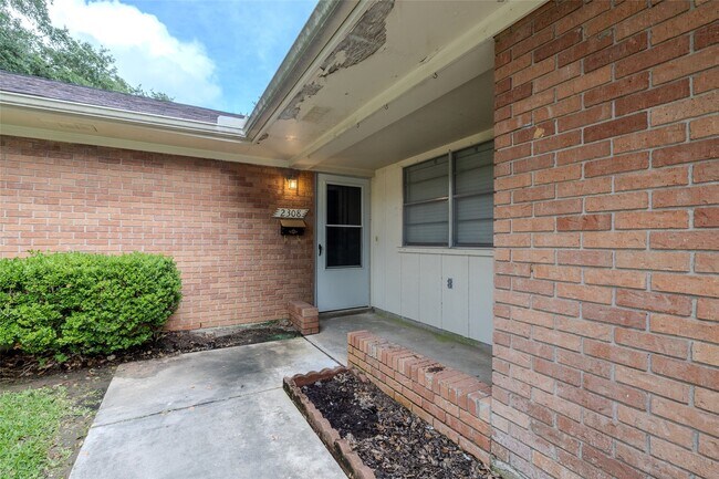 Foto del edificio - 2308 Hillcrest Dr