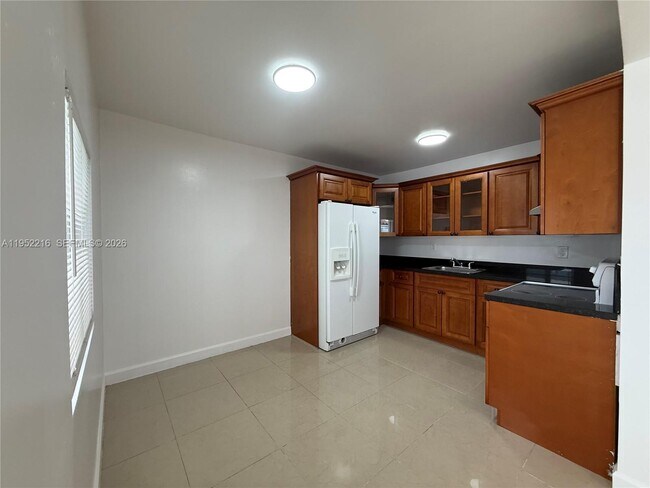 Building Photo - 1122 NW 32nd Ct