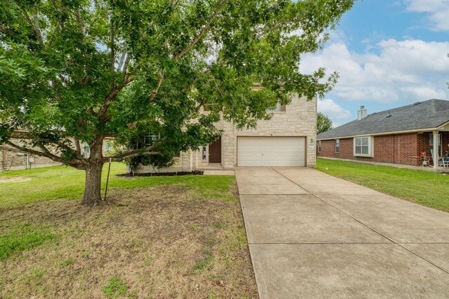 Building Photo - 211 Hanstrom Dr