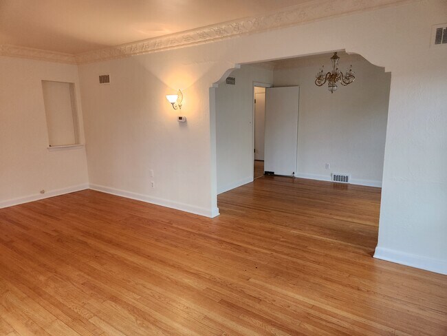 Building Photo - 1313 E Kensington Blvd