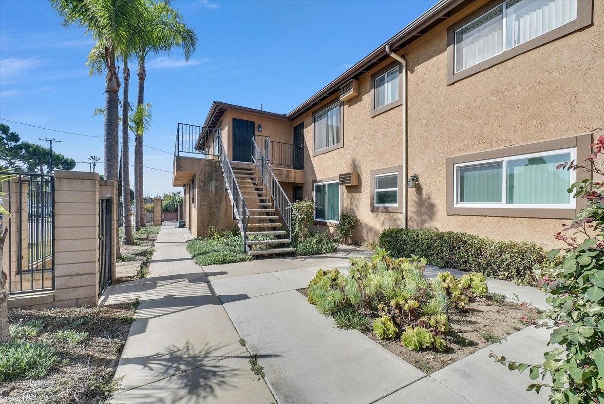Photo - 10472 Chapman Ave (Garden Grove, CA)
