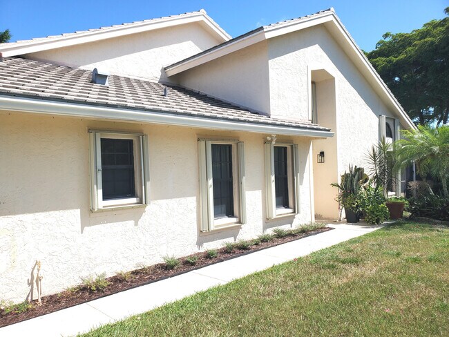 Foto del edificio - 10832 Stafford Cir N