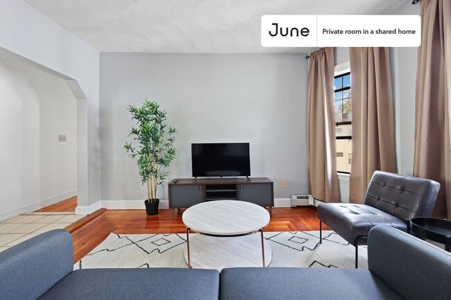 Foto del edificio - Room in Shared 4 bed/1 bath home