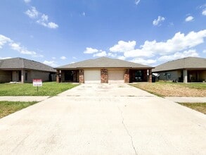 Building Photo - 1303 Nicholas Cir