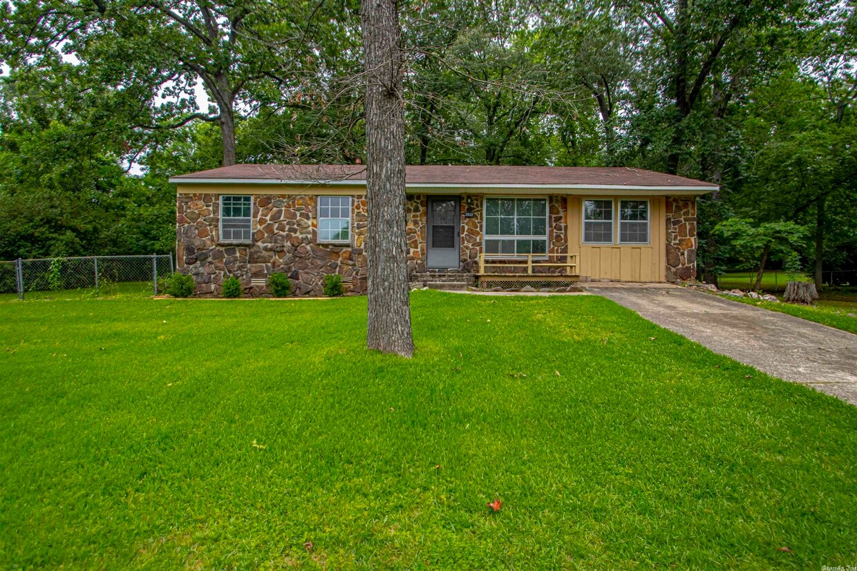 2932 Lakeside Dr, Benton, AR 72019 House Rental in Benton, AR