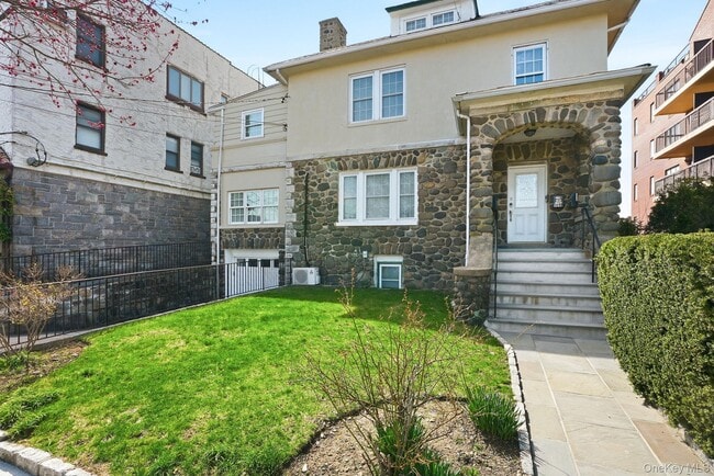 Foto del edificio - 109 Hillside Pl