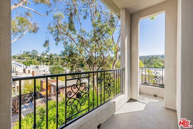 Foto del edificio - 11909 Laurelwood Dr