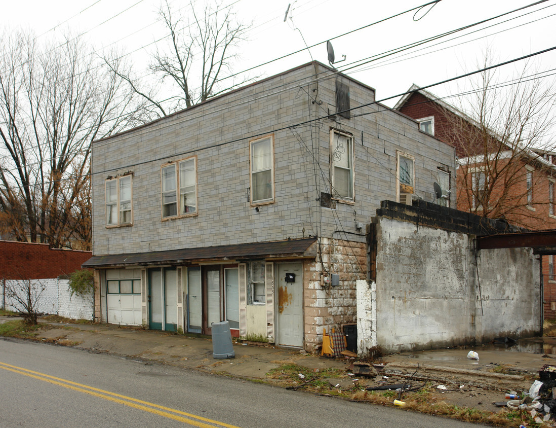 Building Photo - 1835 Charleston Ave