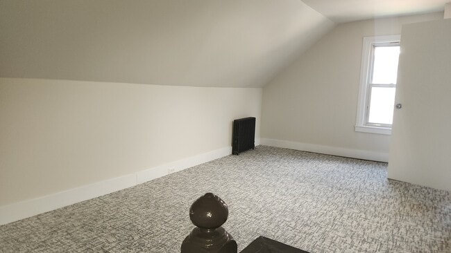 Building Photo - 152 Forest St