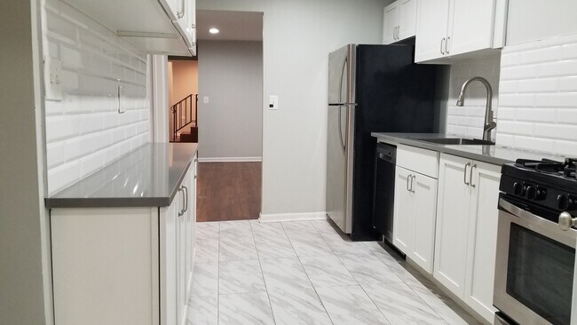 Foto del edificio - 5725 N Kimball Ave