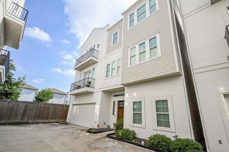 Building Photo - 955 W 24th St