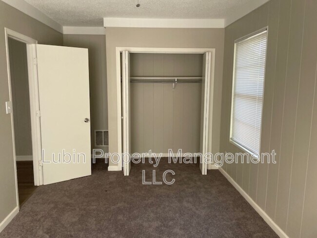 Building Photo - 3080 Castleman St