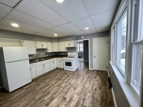 Building Photo - 315 Oak Ave SE