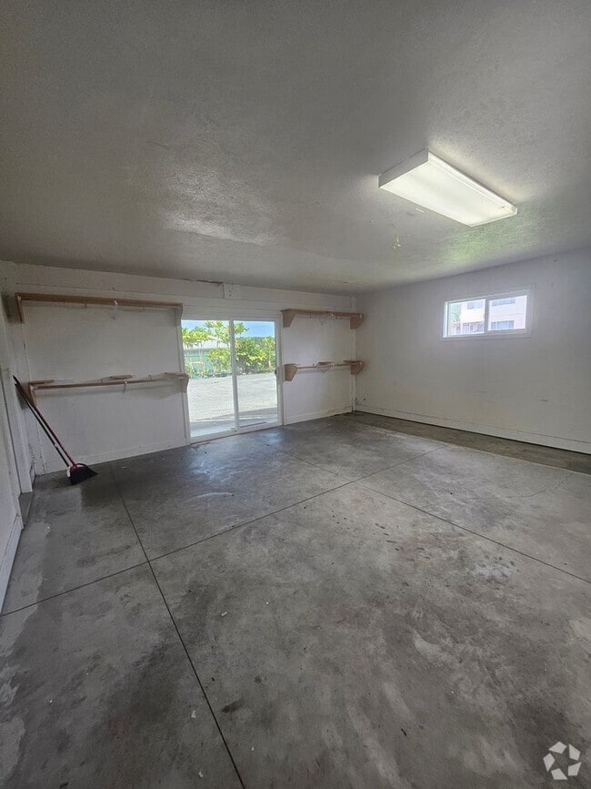 Building Photo - 822 Komomala Dr