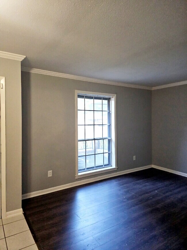 Building Photo - 2110 Venus Dr