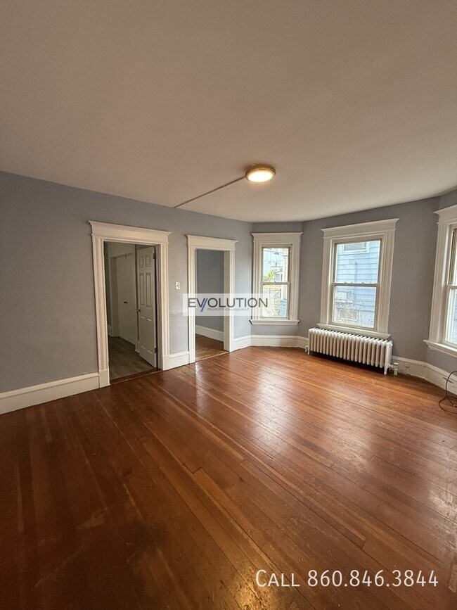 Foto del edificio - 96-98 Sargeant St-FL1