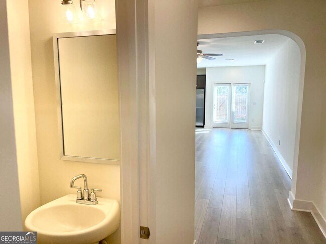 Foto del edificio - 5859 Greystone Dr