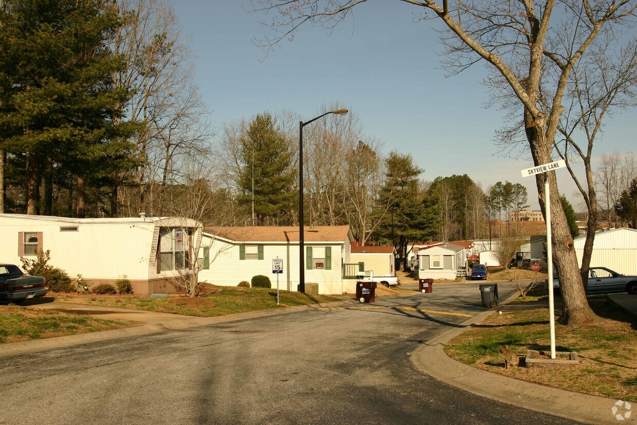 Friendly Village Apartments in Lawrenceville, GA