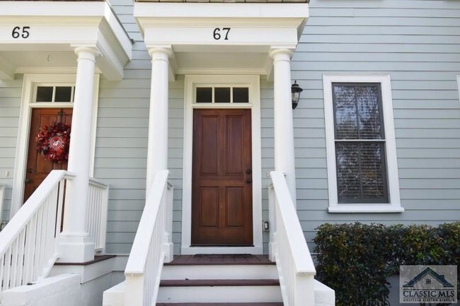 Foto del edificio - 67 Charter Oak Dr