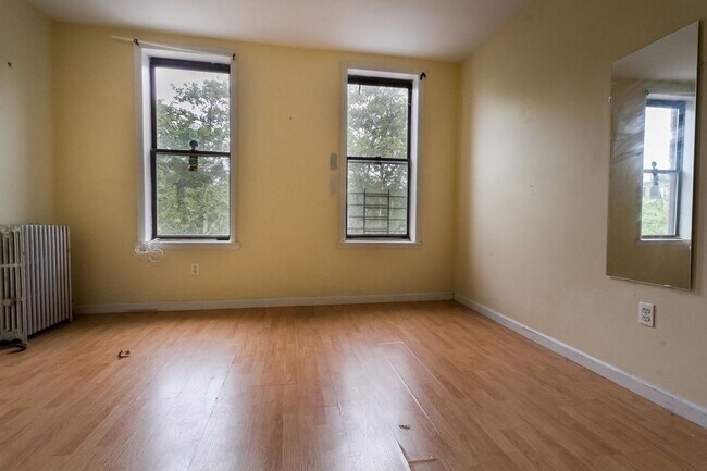 Building Photo - 1430 Putnam Ave