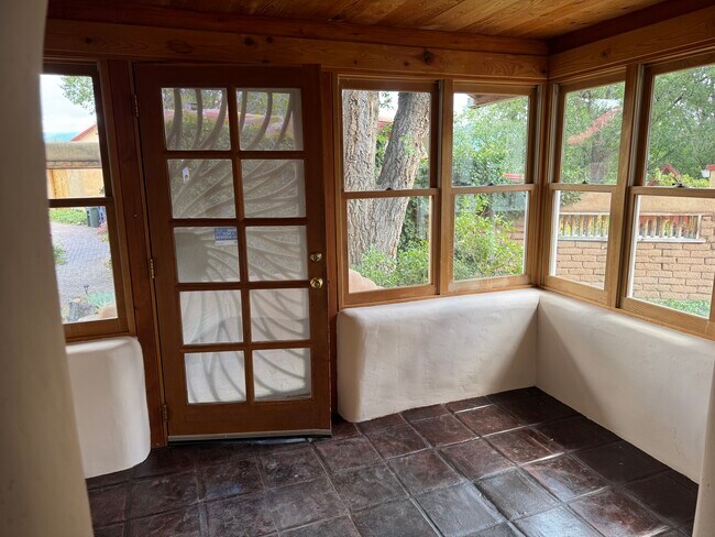 Vestíbulo - 1706 W Alameda St