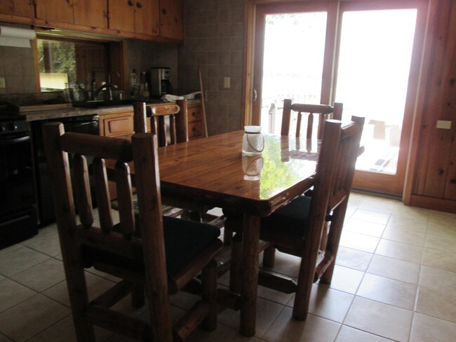 Building Photo - Oconomowoc - Lake Front 3 Bedroom House