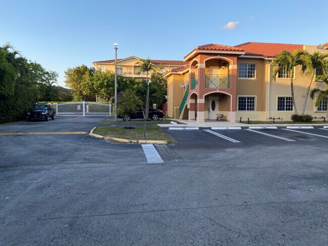 Foto del edificio - 6970 NW 174th Ter