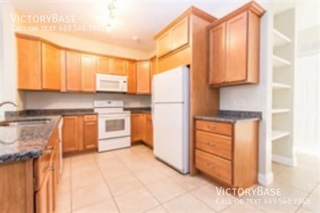 Building Photo - 210 Creekside Ln