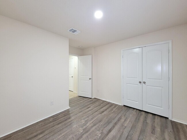 Foto del edificio - 4543 Stolz Trail