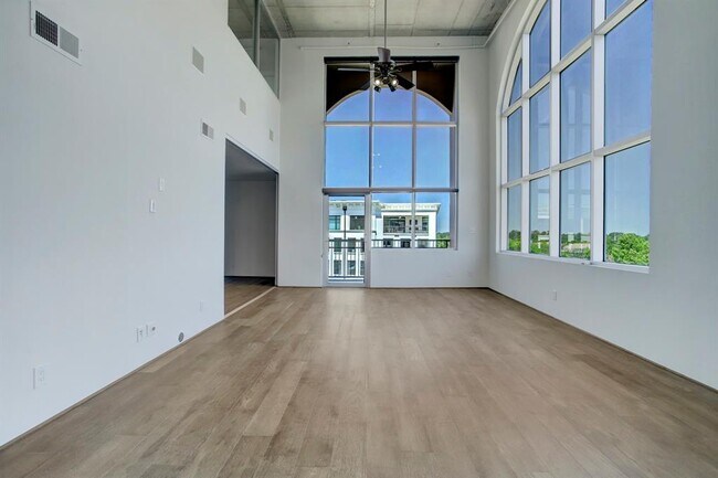 Building Photo - 6007 Memorial Dr