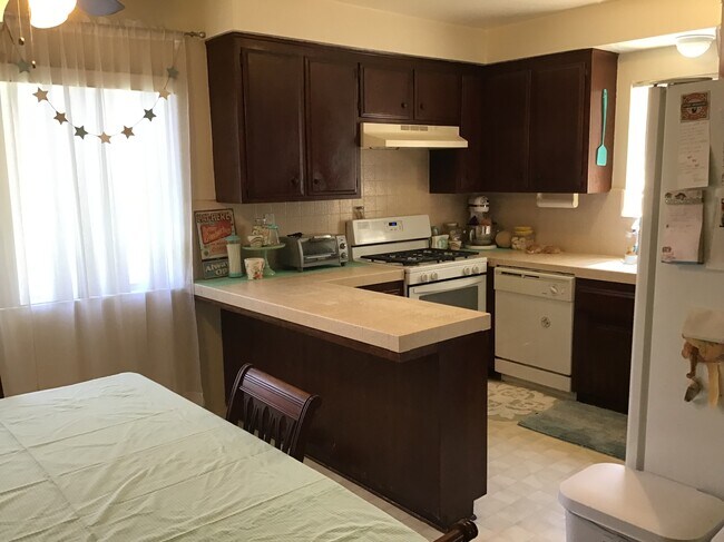 Kitchen - 2205 Voorhees Ave