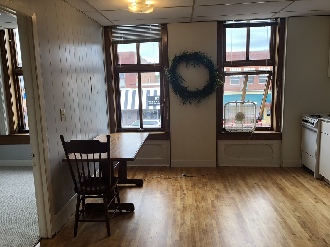 Dining - 510 Broadway St